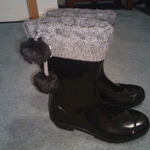 UGG sienne rain boots with pom pom socks